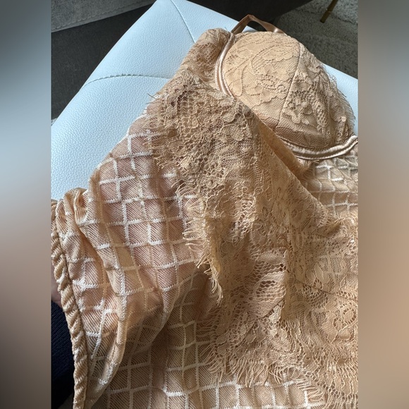 Tan lace bodysuit small NWT - Picture 15 of 15